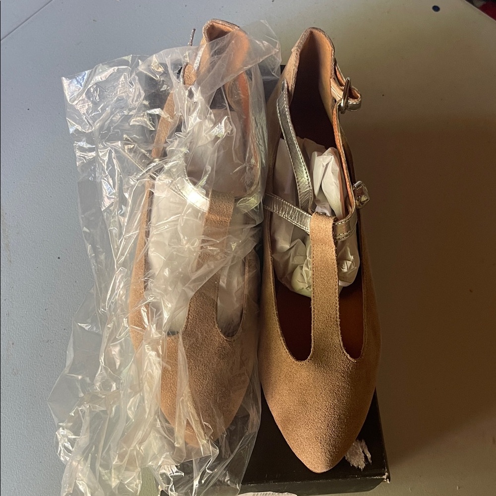 Elegant Tan Women's Shoes